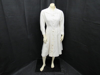 See how vintage nursing uniforms evolved from starched whites to comfy  scrubs - Click Americana